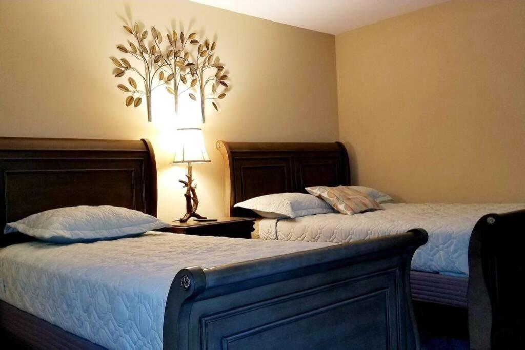 *Amenity-Filled Waterfront Oasis @Saw Creek Estates Near Waterfalls And Hiking* East Stroudsburg Exterior foto